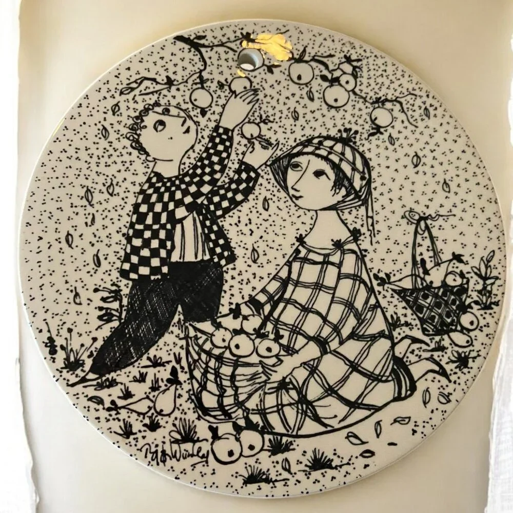 October Paradis Nymolle Denmark Winblad Black Ivory 6" Wall Plate Butter Board - Picture 1 of 5